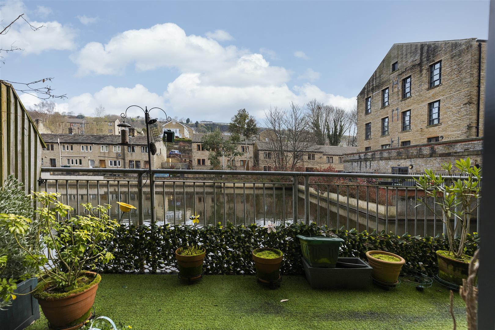 Apartment Ground Floor Parkwood Road, Longwood, Huddersfield